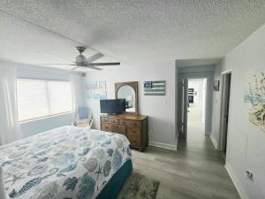 Ένα ή περισσότερα κρεβάτια σε δωμάτιο στο 2 BR Ocean Front Condo with Heated Indoor Pool, Expansive Views +36 φωτογραφίες