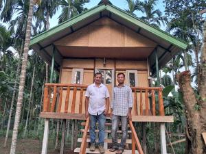 Το κτήριο όπου στεγάζεται  το κάμπινγκ