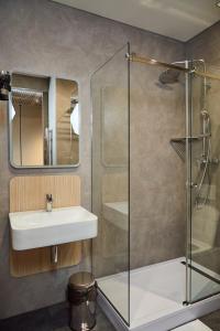 a bathroom with a sink and a shower at Keruen inn Merke in Aktokan