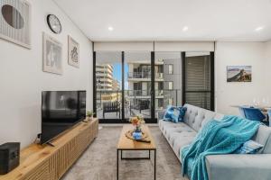 Μια τηλεόραση ή/και κέντρο ψυχαγωγίας στο Liverpool 2 bedroom apartment with convenient transportation and surrounded by food