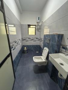 Bilik mandi di Silver Sand Guest House