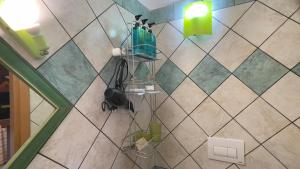 Ένα μπάνιο στο One Room +44 φωτογραφίες