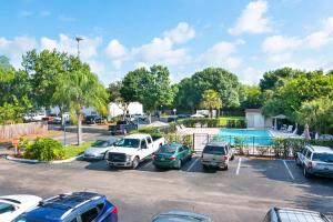 Bazén v ubytování Motel 6-Tampa, FL - Fairgrounds nebo v jeho okolí