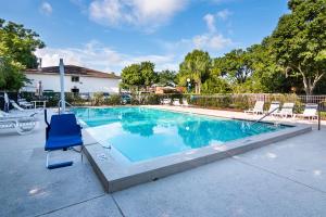 Bazén v ubytování Motel 6-Tampa, FL - Fairgrounds nebo v jeho okolí