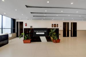 Ο χώρος του λόμπι ή της ρεσεψιόν στο Super Townhouse Chakan MIDC Pune Formerly Renuka Executive