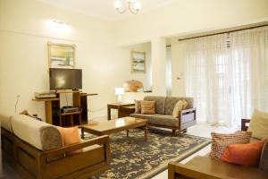 Гостиная зона в Raelene Courts Luxury Apartments
