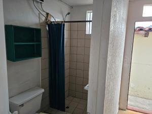 Koupelna v ubytování Small studio by the ocean, secure parking included