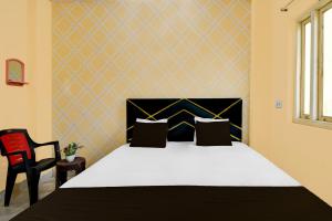 Postel nebo postele na pokoji v ubytování Hotel O Vatika