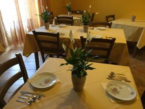 Restoran ili drugo mesto za obedovanje u objektu Il Bucaneve