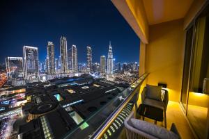 Et opholdsområde på Abi Holiday Homes - Studio & 1BR Dubai Mall Fashion Avenue Residences