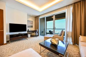 Et tv og/eller underholdning på Abi Holiday Homes - Studio & 1BR Dubai Mall Fashion Avenue Residences