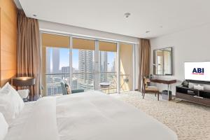 En eller flere senge i et værelse på Abi Holiday Homes - Studio & 1BR Dubai Mall Fashion Avenue Residences