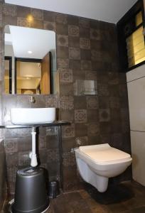 Koupelna v ubytování RK Hotel + 27 fotografií