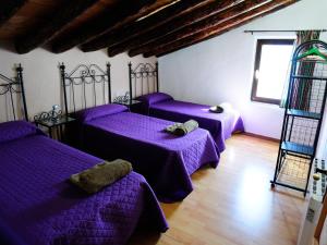 A bed or beds in a room at Casa El Volaero