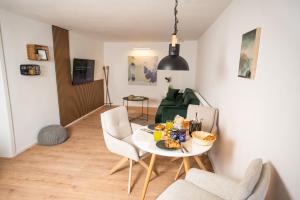 a living room with a table and chairs at Landhaus Oase im Herzen Oberviechtachs in Oberviechtach
