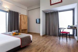 Postel nebo postele na pokoji v ubytování Townhouse Oak Cochin International Airport