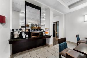 Η κουζίνα ή μικρή κουζίνα στο Comfort Inn & Suites Augusta West Near Fort Gordon