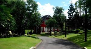 Κήπος έξω από το Balcony Hill Resort