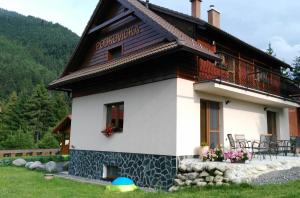 Tòa nhà nơi căn hộ tọa lạc