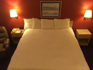 A room at Americas Best Value Inn - Garden City