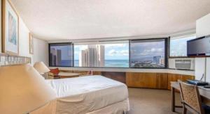 Телевизор и/или развлекательный центр в Marina Tower Waikiki