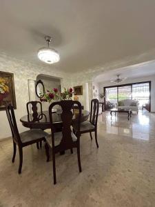 Posezení v ubytování Cozy apartment in Piantini city center