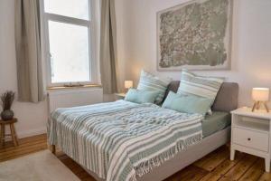 a small bedroom with a bed and a window at Ferienwohnung Villa Else in Bad Neuenahr-Ahrweiler