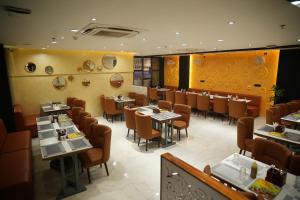 Restaurace v ubytování Hotel Devki Inn