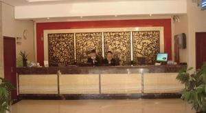 a lobby with a counter with acision at GreenTree Inn Linyi Bus Station in Linyi