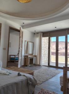 Katil atau katil-katil dalam bilik di Villa A'Kabar Guest House