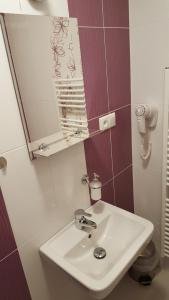 A bathroom at Penzión Galéria