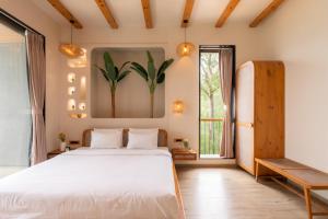 Voodi või voodid majutusasutuse Green Atlas Villa with Infinity Pool Turf Theatre Jacuzzi - Official - GreenAtlasVilla-com toas +84 fotot