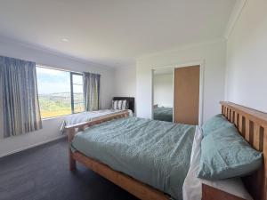 Ένα ή περισσότερα κρεβάτια σε δωμάτιο στο Whitford Serenity Villa