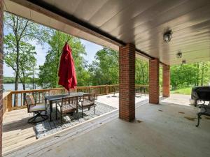 Gallery image of Lake Barkley Retreat - Newly Renovated - 5 BR in Cadiz