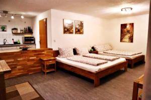Ένα ή περισσότερα κρεβάτια σε δωμάτιο στο Ferienwohnung Tislenko beim Europa Park Rust