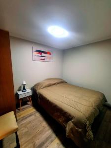 Postel nebo postele na pokoji v ubytování Cómodo departamento interior a pasos del Estadio Nacional