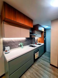 Kuchyň nebo kuchyňský kout v ubytování Cómodo departamento interior a pasos del Estadio Nacional + 1 fotografie