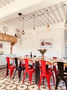 Restoran atau tempat lain untuk makan di Le Gîte d'Antoine - Beaujolais +37 gambar