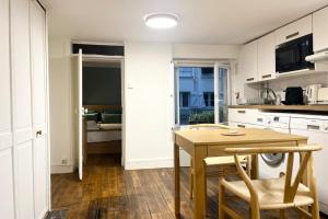 Η κουζίνα ή μικρή κουζίνα στο Parisian charm in the heart of the 9th metro 7