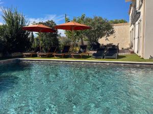 Hồ bơi trong/gần Villa Perle d'Azur, standing avec grande piscine chauffée, 400m de la mer