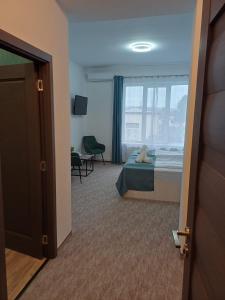 a hotel room with a bed and a window at Villa Fogarasi in Târgu-Mureş