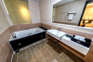 Koupelna v ubytování Seawater Spa Hotel Coza