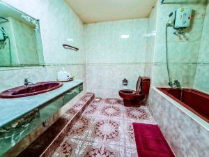 a bathroom with a sink and a toilet and a tub at Yamadaya Apartment in Phra Nakhon Si Ayutthaya +49 photos