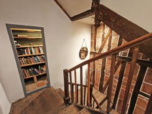 a staircase with a book shelf with books at Le Pitstop in Alan