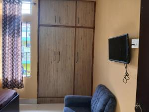 TV a/nebo společenská místnost v ubytování APSARA Homestay