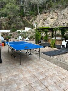 a blue ping pong table on a patio at Casa Luna in La Drova