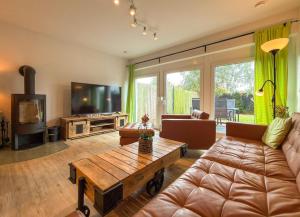 Μια τηλεόραση ή/και κέντρο ψυχαγωγίας στο Dat Ferienhus Norddeich Ferienwohnung 7