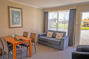 Khu vực ghế ngồi tại Kaikoura Motor Inn