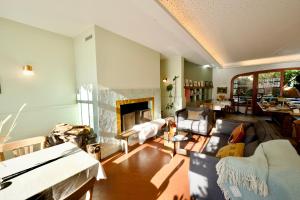 a living room with a couch and a fireplace at Boutique hôtel Maria-Christina in Saint-Jean-de-Luz