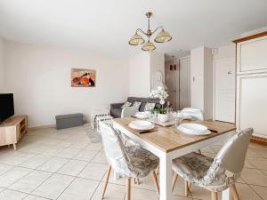 Μια τηλεόραση ή/και κέντρο ψυχαγωγίας στο Terrasse, Parking privé, Vue lac & montagne